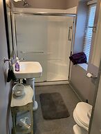 The Avenue Guesthouse and Gallery