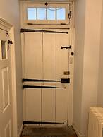 The Avenue Guesthouse and Gallery