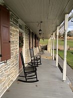 The Avenue Guesthouse and Gallery