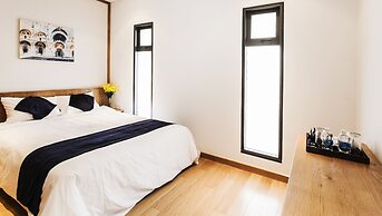 Johnny's Apartment & Ocean Villa