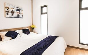 Johnny's Apartment & Ocean Villa