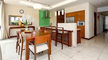 Johnny's Apartment & Ocean Villa