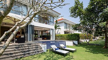 Johnny's Apartment & Ocean Villa