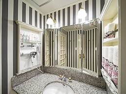 Rose Lips Shinsaibashi - Adults Only