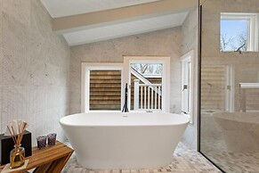 Villa Red Hut