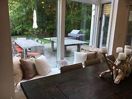 Villa Red Hut