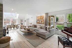 Villa Red Hut