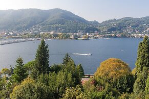 Lo Specchio del Lago