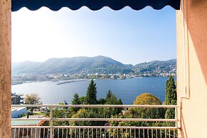 Lo Specchio del Lago