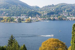 Lo Specchio del Lago