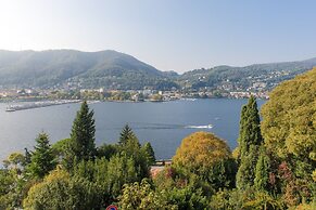 Lo Specchio del Lago