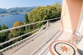 Lo Specchio del Lago