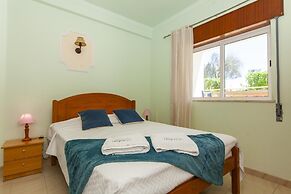 A10 Windmill 1 Bed with Pool by Dreamalgarve