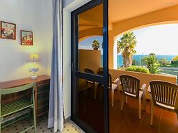 A15- Cliffside Beach Apartment by Dreamalgarve