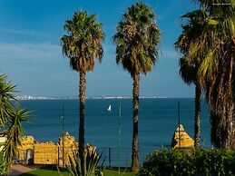 A15- Cliffside Beach Apartment by Dreamalgarve