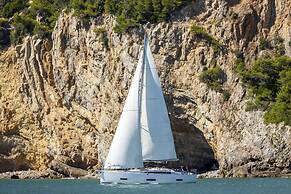 A Yacht In The City