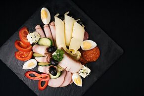 Areo Hotel & Restaurant