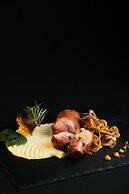 Areo Hotel & Restaurant