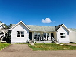 Anne Shirley Motel & Cottages