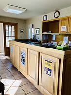 Anne Shirley Motel & Cottages