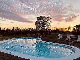 Anne Shirley Motel & Cottages