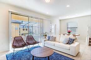 Contemporary Retreat 5 Bedroom Private Pool Home-near Disney