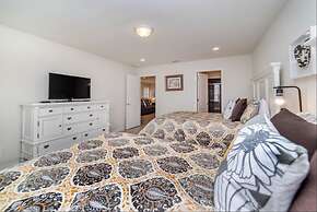 Contemporary Retreat 5 Bedroom Private Pool Home-near Disney