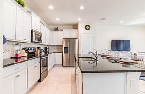 Contemporary Retreat 5 Bedroom Private Pool Home-near Disney