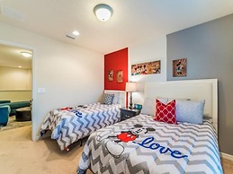 Splendid Windsor Home 5 Bedroom Townhome With Private Pool