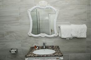 PoshLux Executive Hotel