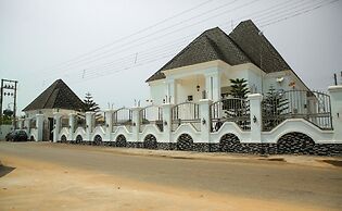 PoshLux Executive Hotel