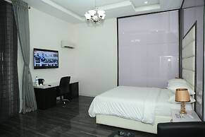 PoshLux Executive Hotel