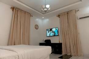 PoshLux Executive Hotel