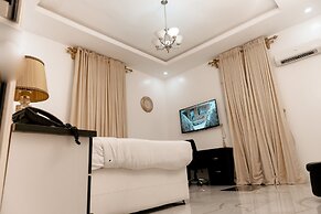 PoshLux Executive Hotel