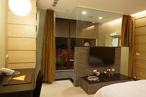 823 Tourist Hotel