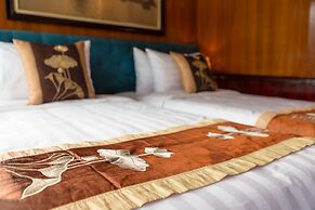 Cozy Bay Classic Cruise