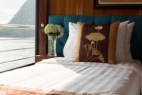 Cozy Bay Classic Cruise