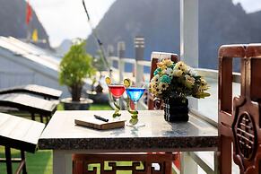 Cozy Bay Classic Cruise