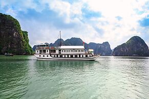 Cozy Bay Classic Cruise