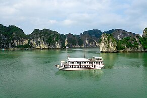 Cozy Bay Classic Cruise