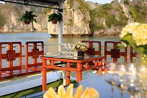 Cozy Bay Classic Cruise