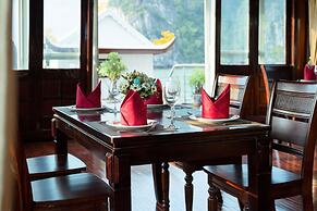 Cozy Bay Classic Cruise