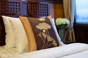 Cozy Bay Classic Cruise