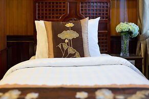 Cozy Bay Classic Cruise