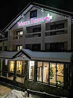 Whiteberry Hotel