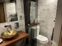 The Kingsbury at No7 & No8