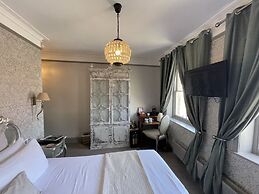 The Kingsbury at No7 & No8