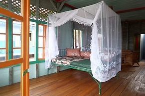 Rock and Wreck Dive Resort