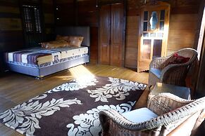 Rock and Wreck Dive Resort