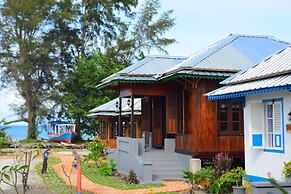 Rock and Wreck Dive Resort